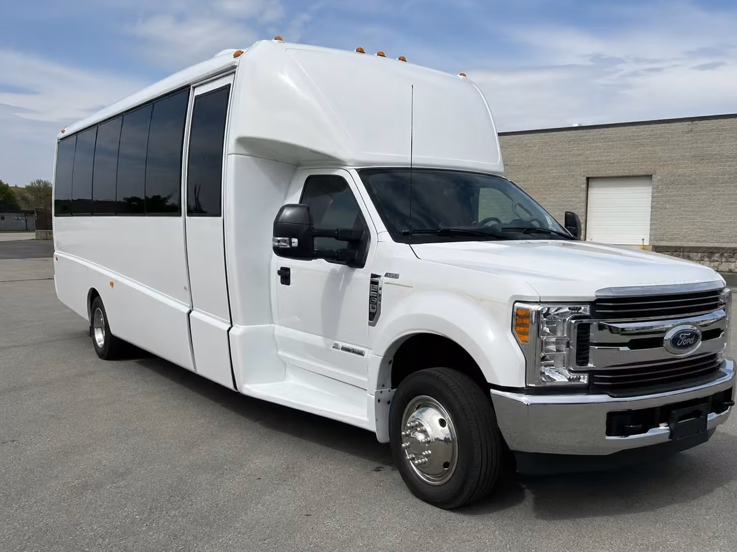 murrieta 15 passenger minibus rental